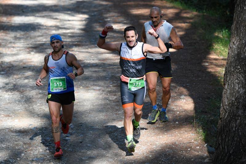 Imágenes de la 18ª edición del mítico recorrido por la sierra alhaurina donde han participado un total de 1.450 corredores 