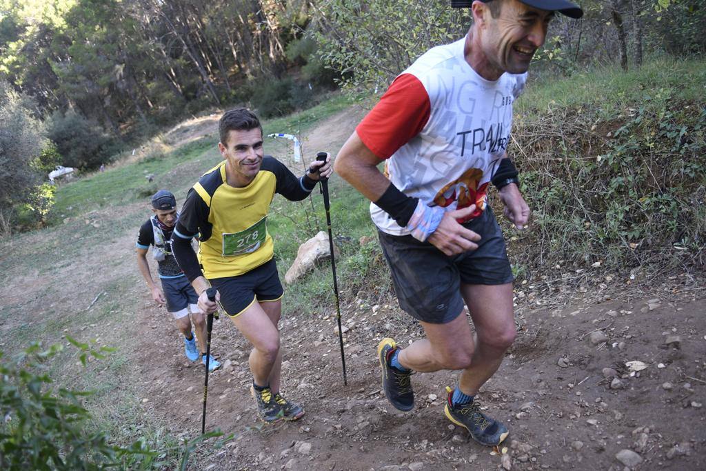 Imágenes de la 18ª edición del mítico recorrido por la sierra alhaurina donde han participado un total de 1.450 corredores 