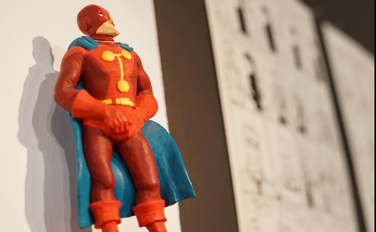 Superhéroes de barrio con Pepo Pérez en la sala de Bellas Artes.