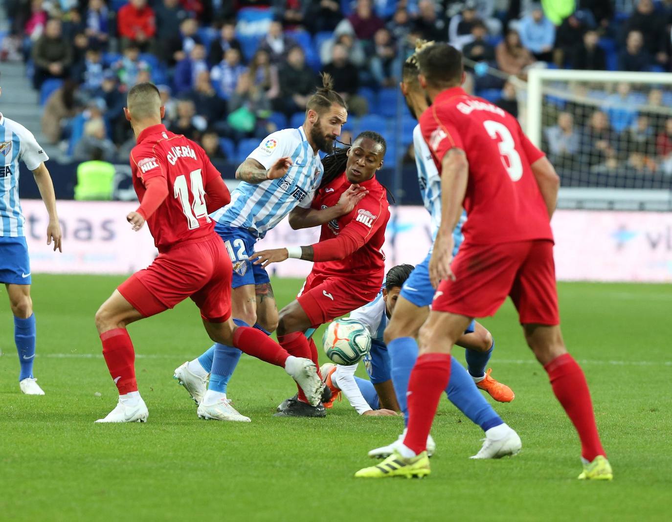 Las novedades en el once son Juanpi, Benkhemassa y Diego González 