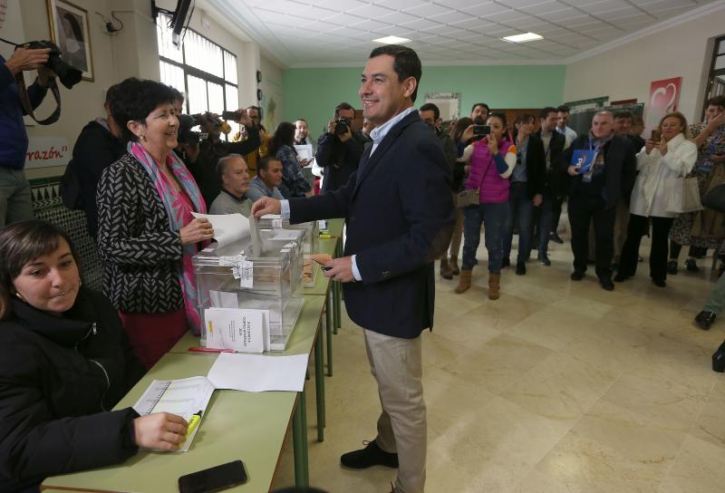 Repaso en imágenes de la jornada electoral del 10N. Juanma Moreno Bonilla, en la imagen