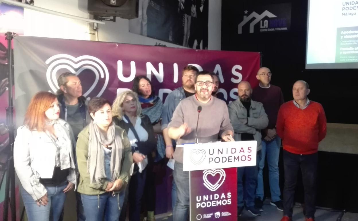 Guzmán Ahumada, junto a Eva García Sempere, Nico Sguiglia y otros miembros de Podemos e IU. 