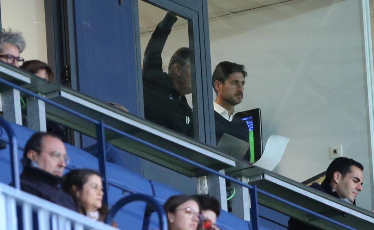 Víctor cumplió con su segundo partido de sanción y siguió el juego desde una de las cabinas de La Rosaleda.