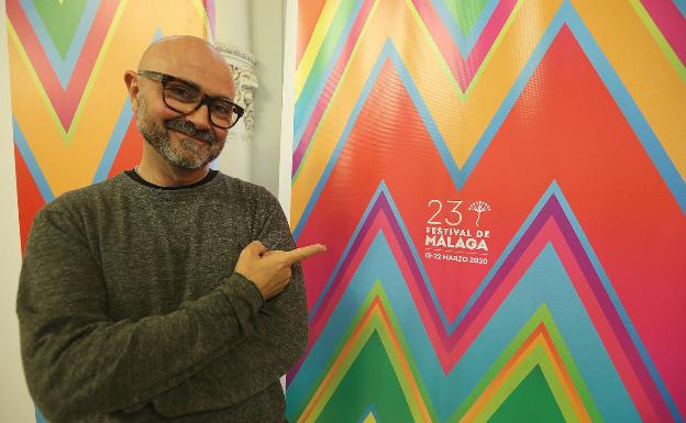 Pedro Cabañas, con el cartel ganador que anunciará el 23 Festival de Málaga.