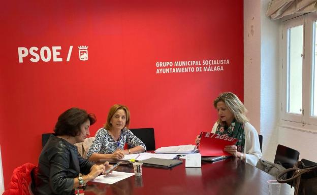 Rodríguez, Medina y Doña, ayer en el grupo socialista, 