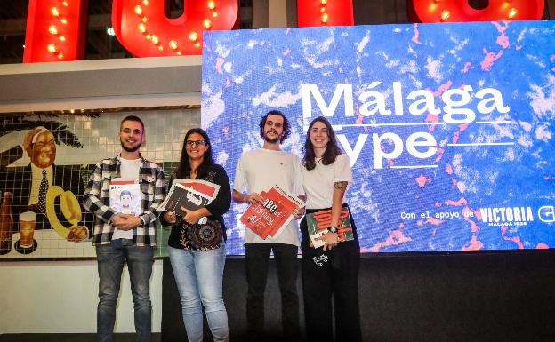 Ganadores de Málaga Type posan tras la elección.