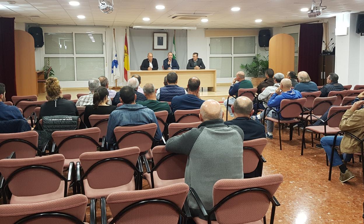 Asamblea de agricultores en la que se acordó adherirse a las movilizaciones del 19N. 