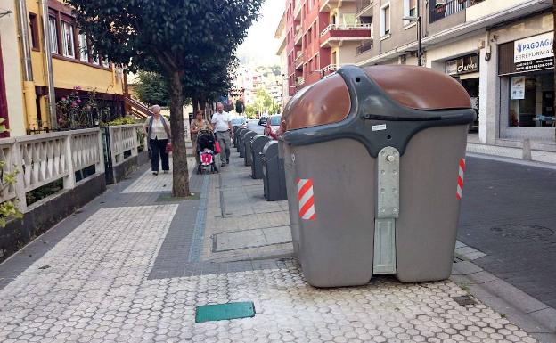 Contenedor marrón en la localidad guipuzcoana de Eibar, similar al que se utilizará en Málaga.