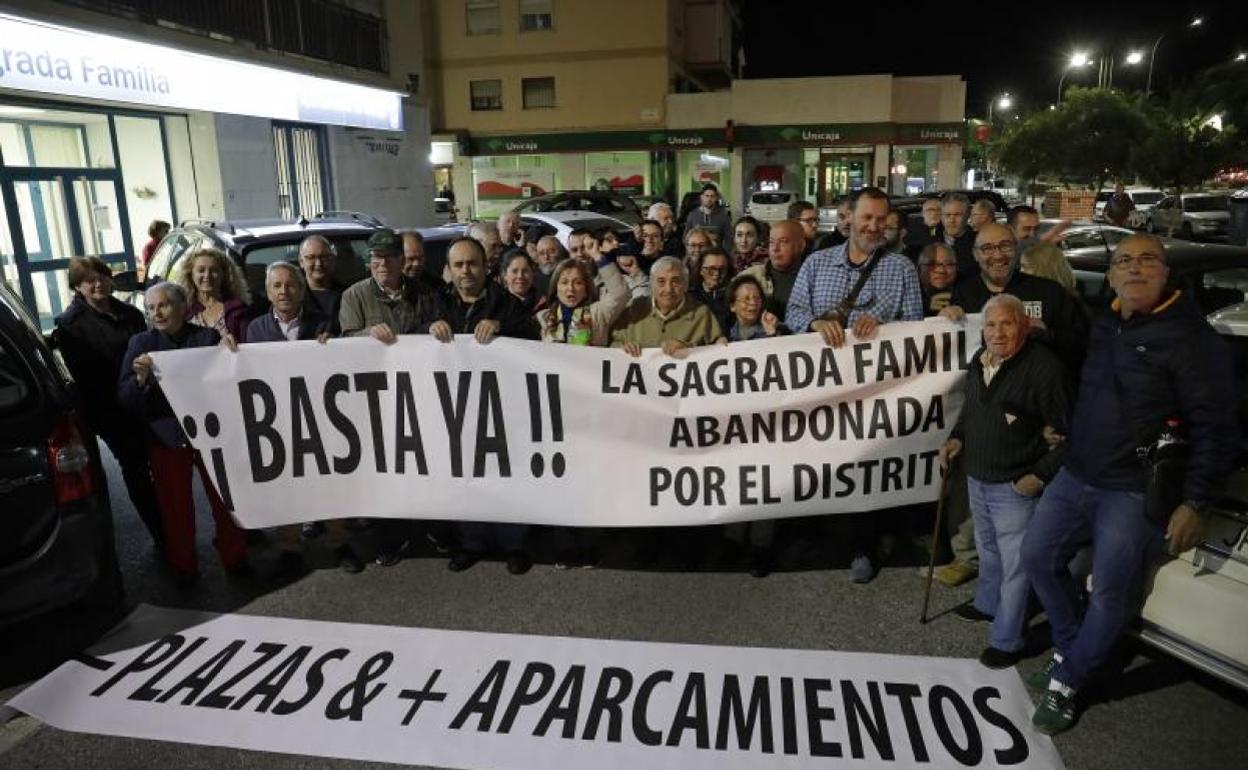 Vecinos de Ciudad Jardín protestan contra la plaza. 