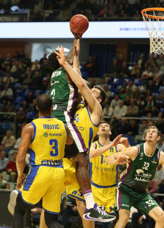 El Unicaja se mostró muy superior al conjunto polaco 