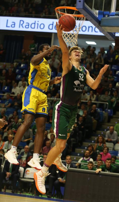 El Unicaja se mostró muy superior al conjunto polaco 