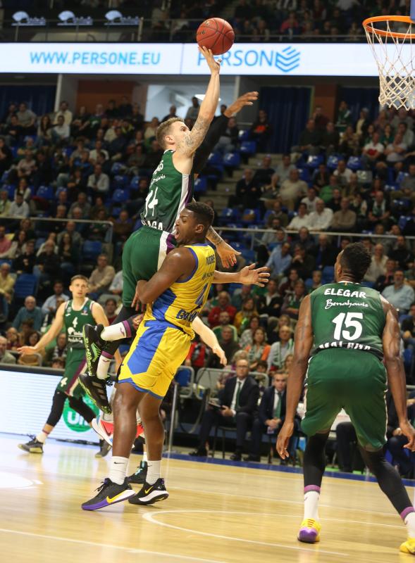 El Unicaja se mostró muy superior al conjunto polaco 