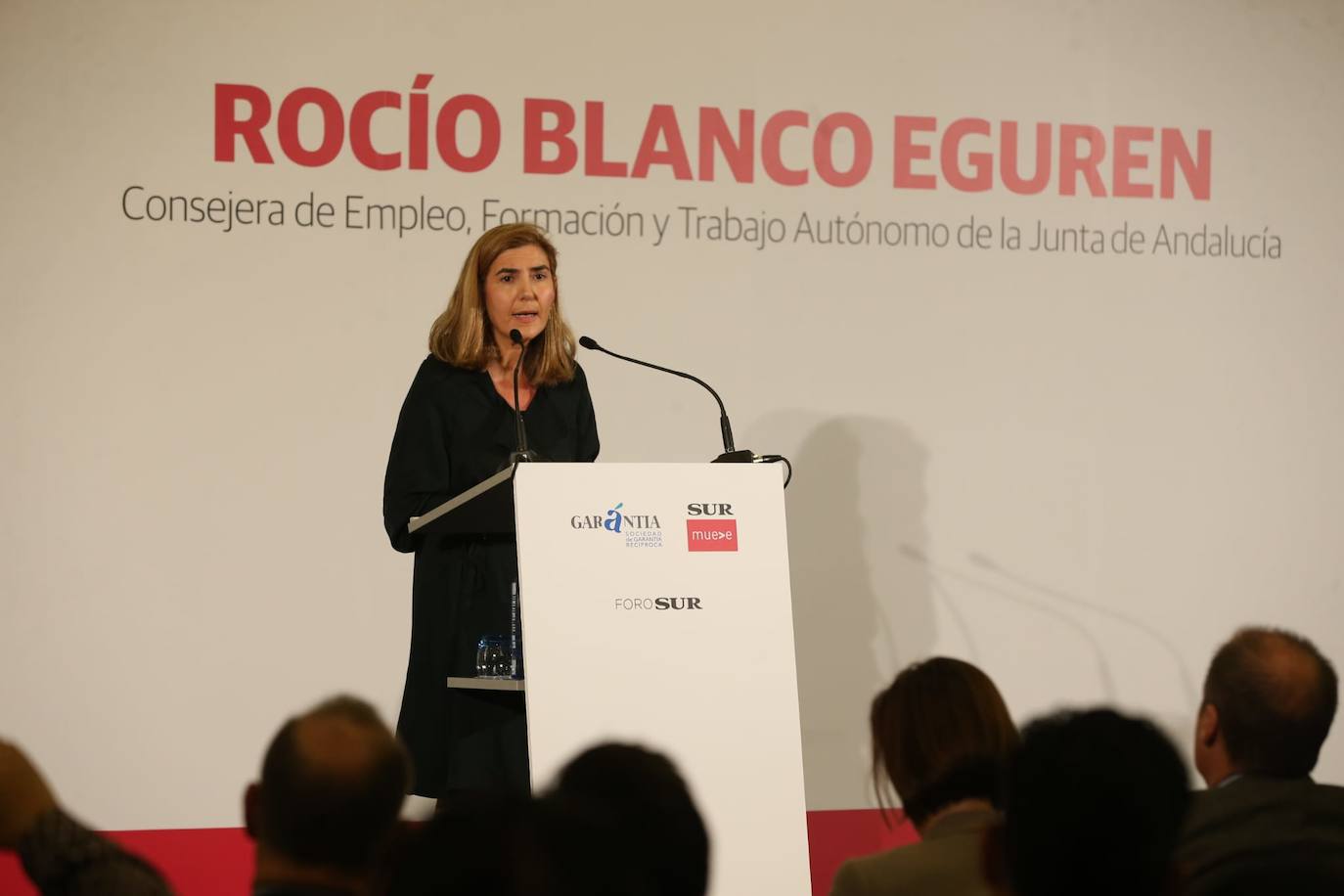 La consejera de Empleo acudió al acto organizado por SUR 