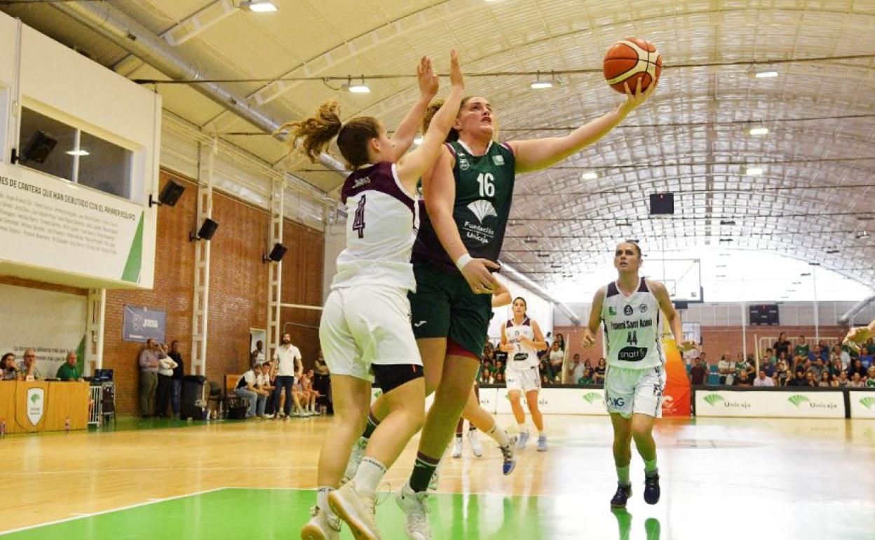 Claudia Alonso, el día del debut del Unicaja en Liga 2 en Los Guindos. 