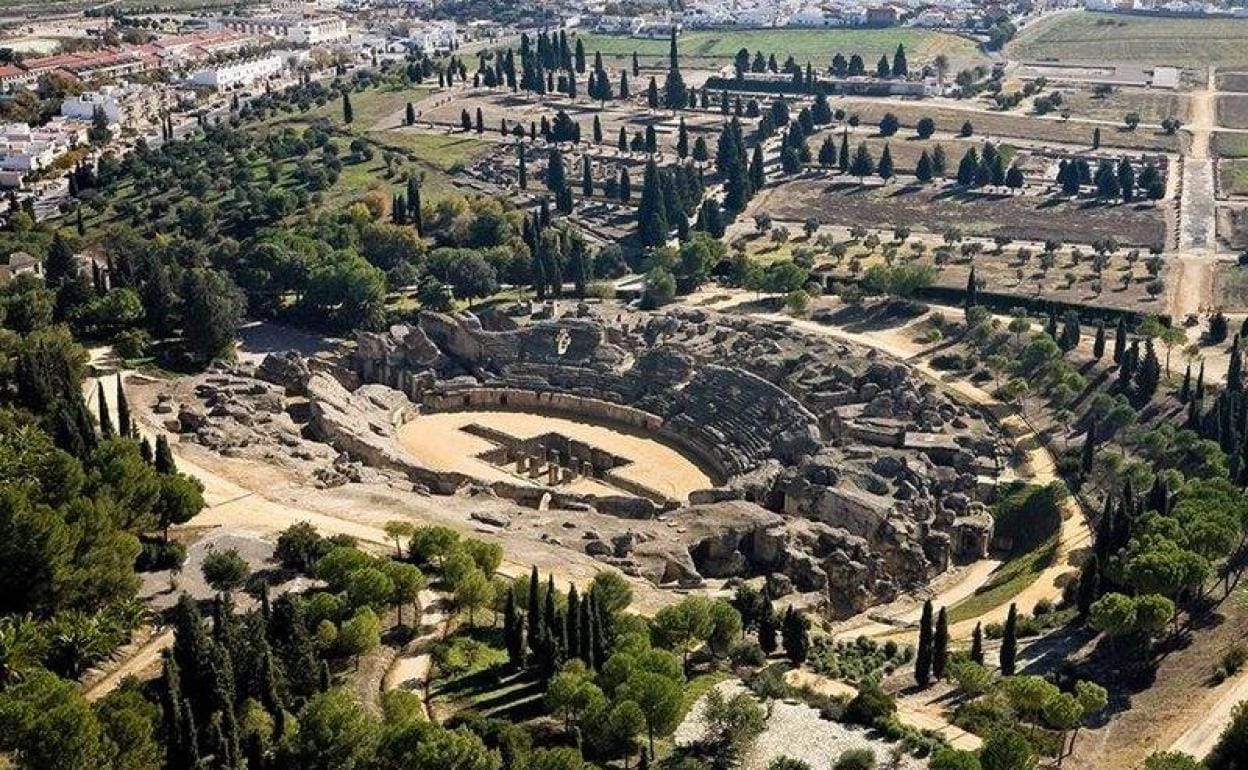 Vista de la antigua ciudad romana de Itálica, en el término municipal de Santiponce. 