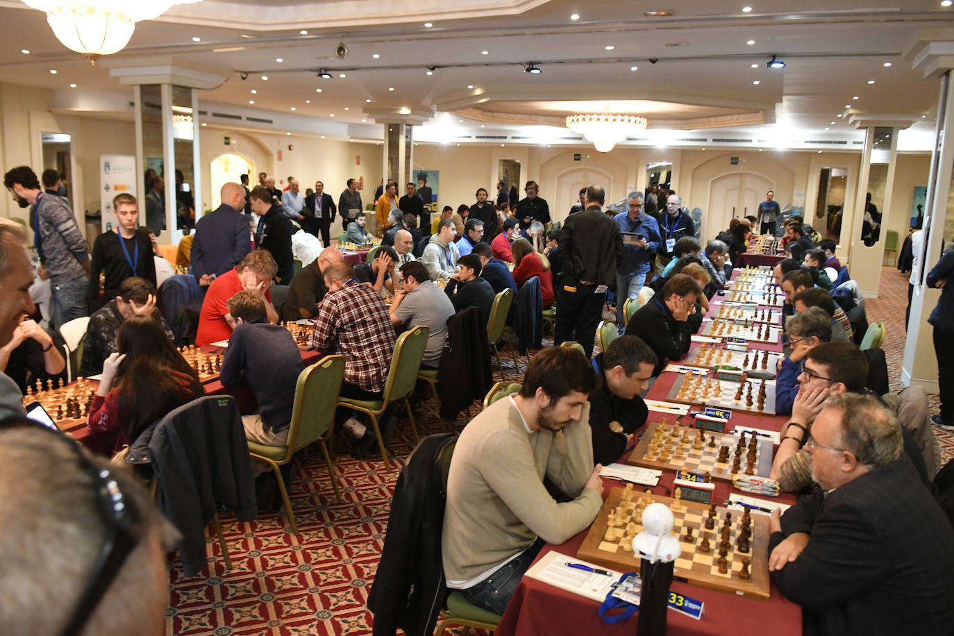 Kárpov, invitado al Campeonato de España de ajedrez que se disputa en Marbella. 
