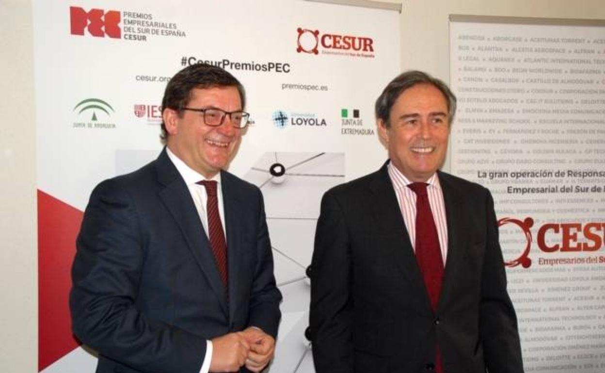 Fernando Seco, vicepresidente ejecutivo de Cesur, y Ricardo Pumar, presidente de Cesur, en la presentación de los pemios. 