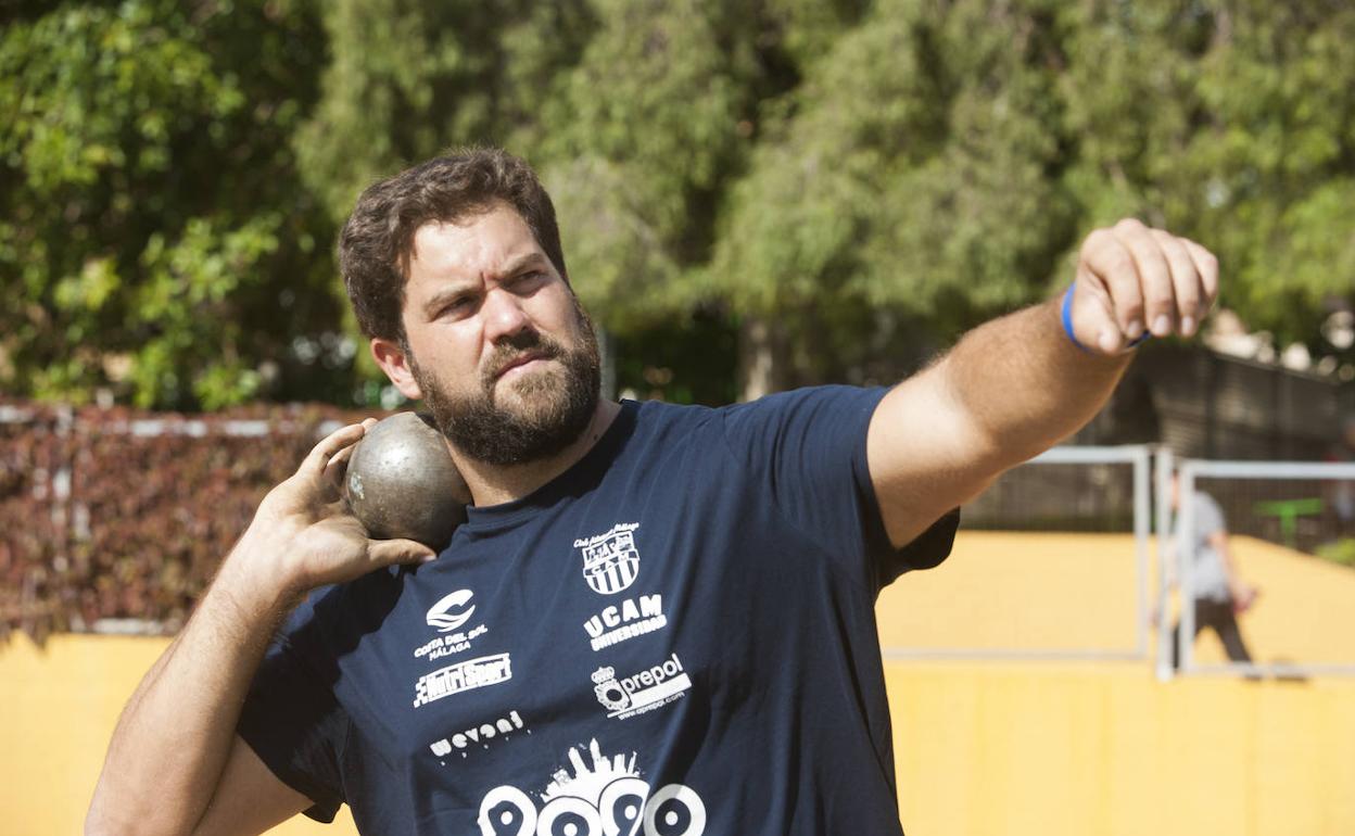 Un lanzamiento de Borja Vivas en uno de sus últimos entrenamientos en Carranque. 