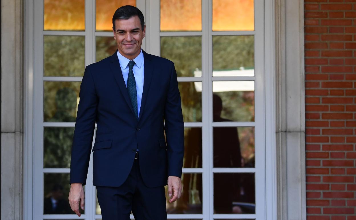 Pedro Sánchez, a las puertas de la Moncloa. 