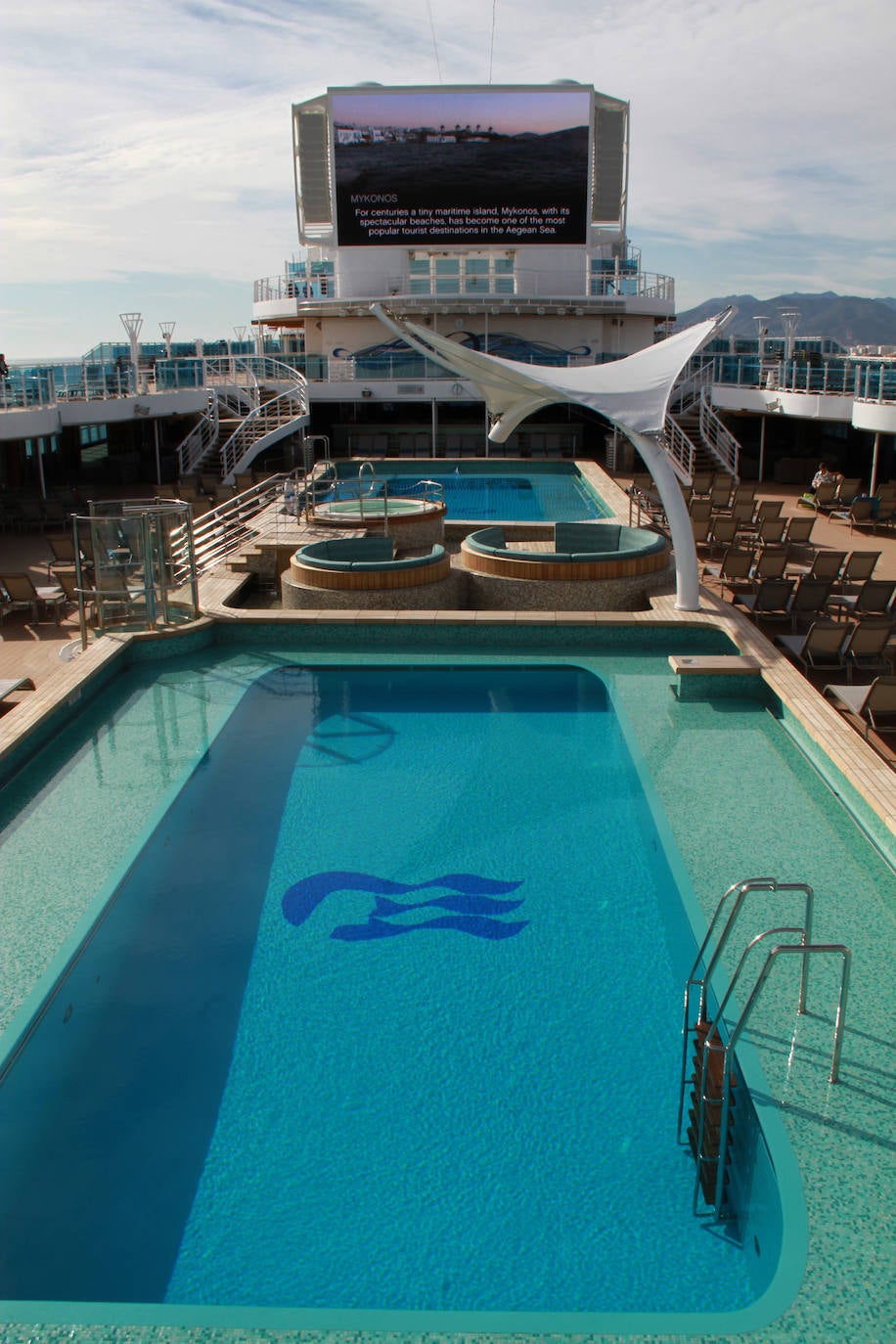 El nuevo barco de la compañía de cruceros de lujo Princess ha atracado en la capital malagueña apenas un mes después de su inauguración 