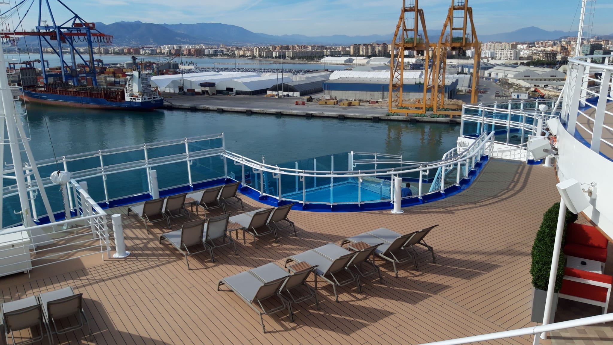 El nuevo barco de la compañía de cruceros de lujo Princess ha atracado en la capital malagueña apenas un mes después de su inauguración 