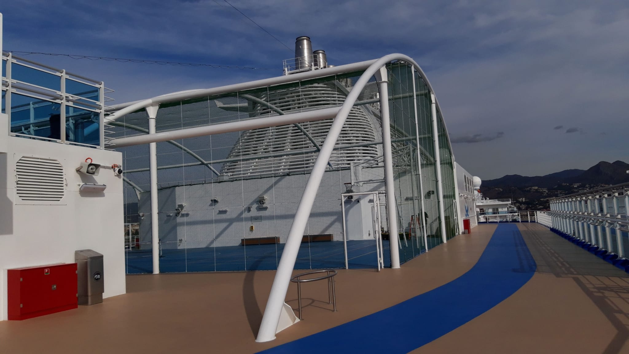 El nuevo barco de la compañía de cruceros de lujo Princess ha atracado en la capital malagueña apenas un mes después de su inauguración 