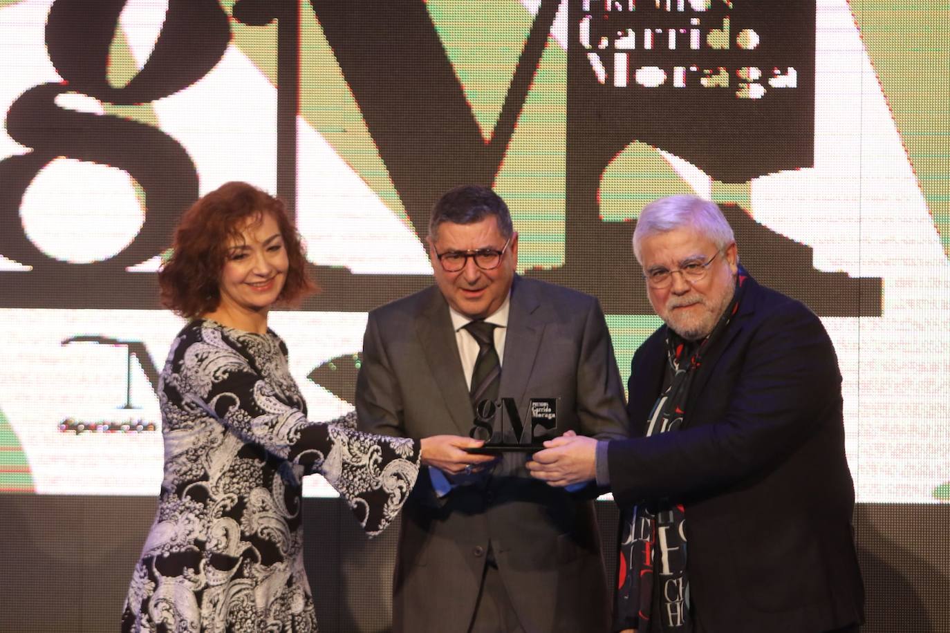 Victoria Abón, Antonio Moreno Ferrer y José María Cabra de Luna en la gala del II Premio a la Cultura Malagueña Antonio Garrido Moraga. 