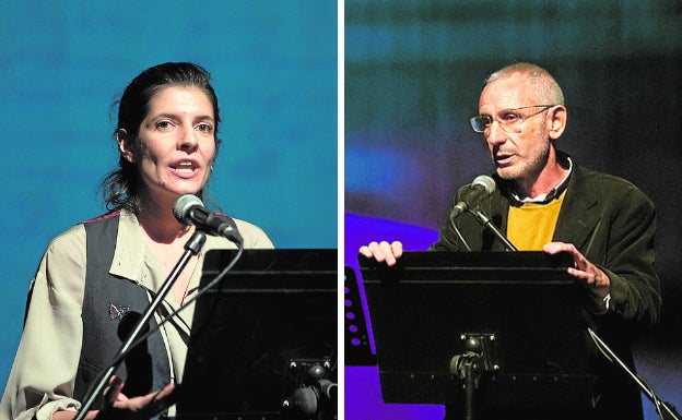 Helena de Llanos, nieta del actor, y Manuel Barrera, anoche en el escenario de Arte Dramático. 