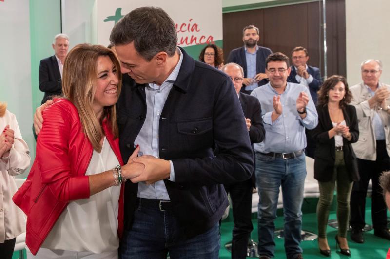 Susana Díaz y Pedro Sánchez tras su proclamación como presidenta en 2018