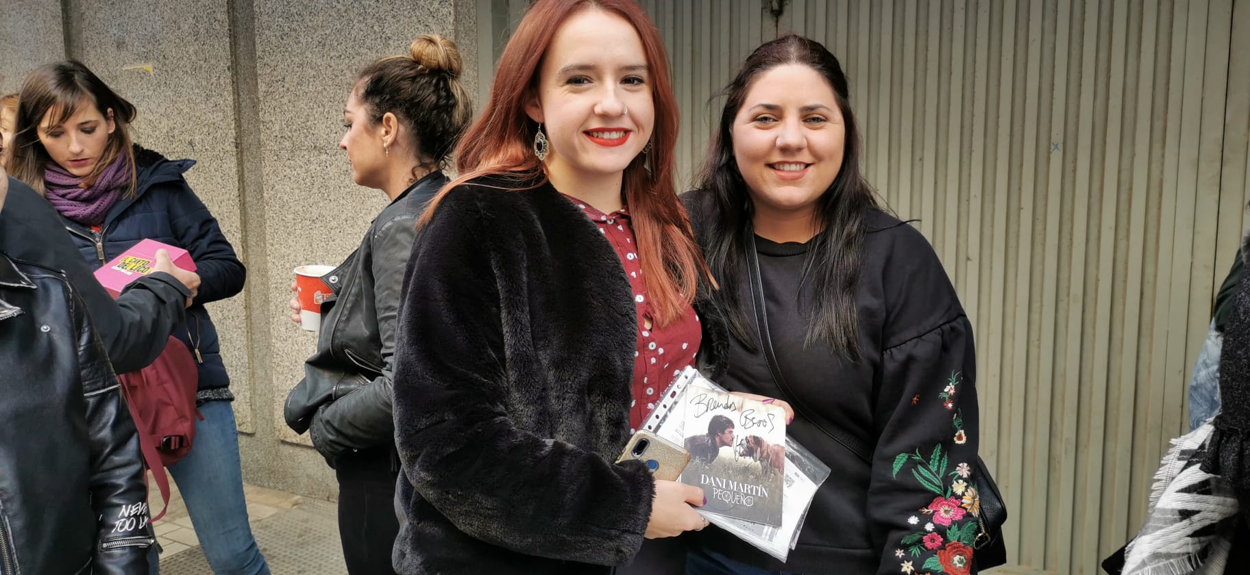 El cantante madrileño firma en el Corte Inglés entradas para su próximo concierto en Málaga