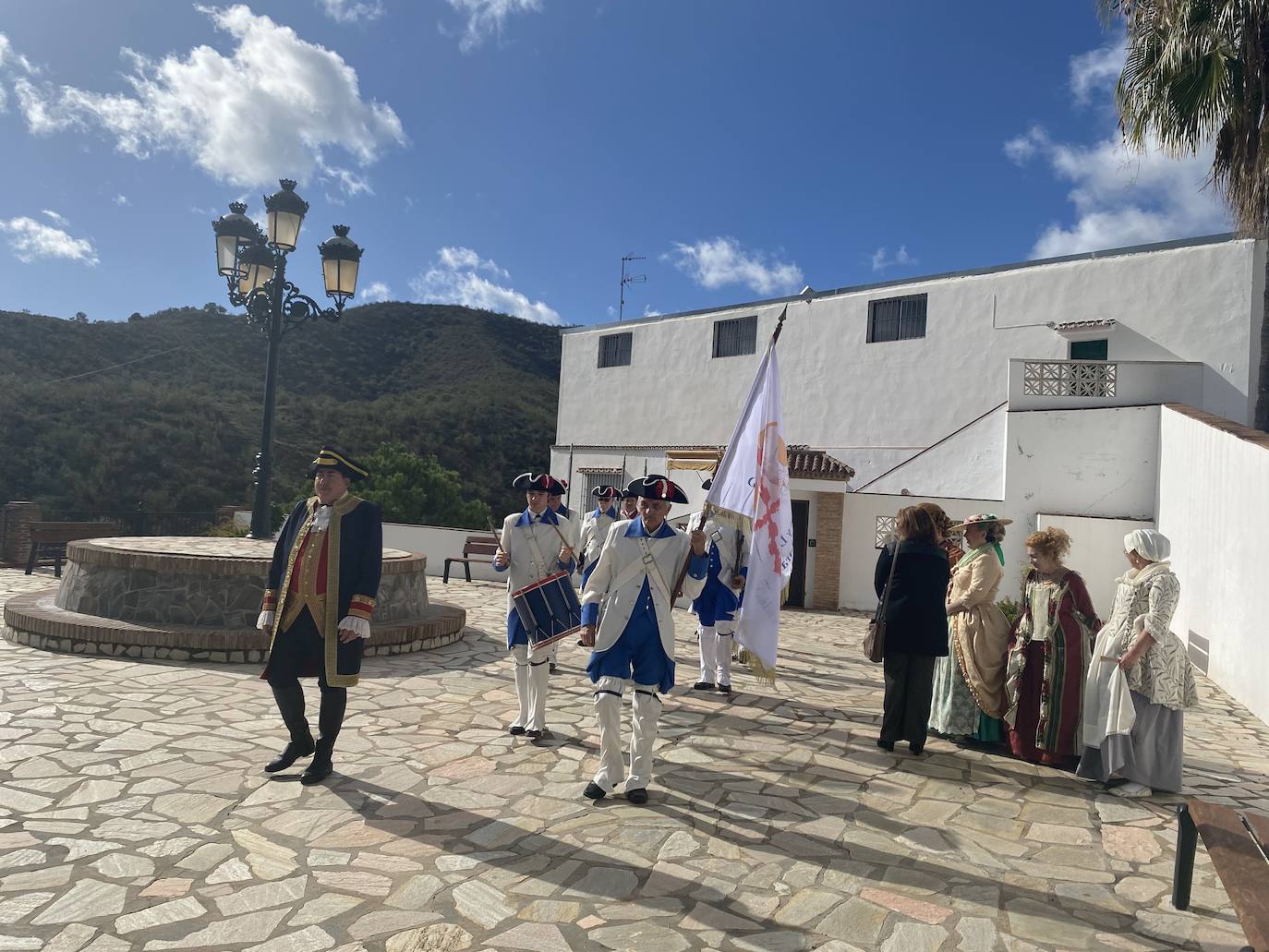 La localidad de la Axarquía y la norteamericana estrechan lazos en torno a Bernardo de Gálvez