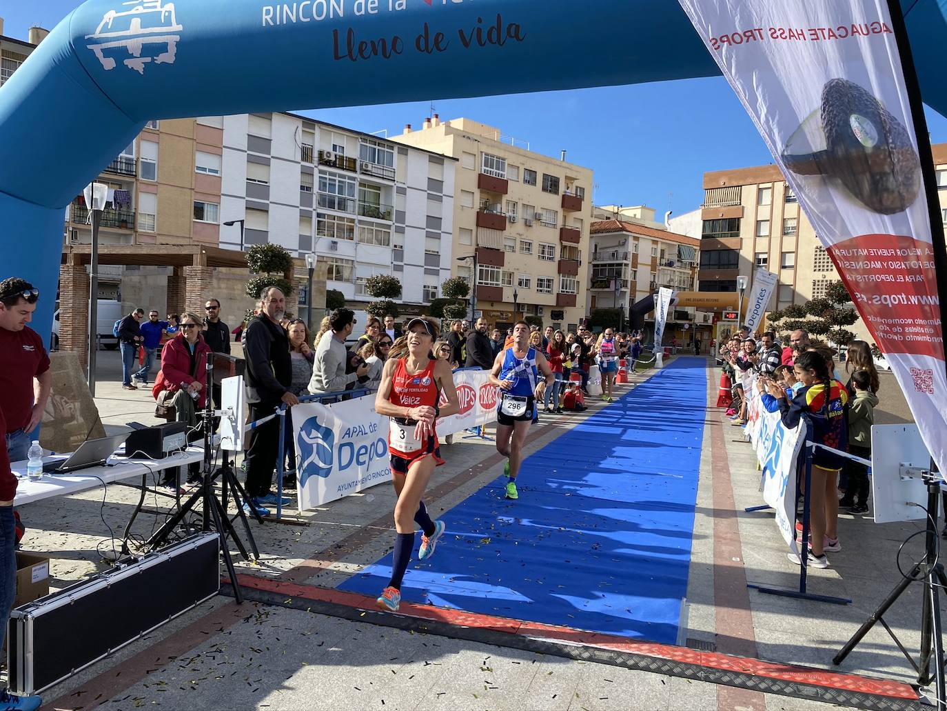 Los corredores Abdelhadi El Moaziz, del Cueva de Nerja-UMA, y Janine Lima, del Atletismo Málaga, se alzaron con la victoria.