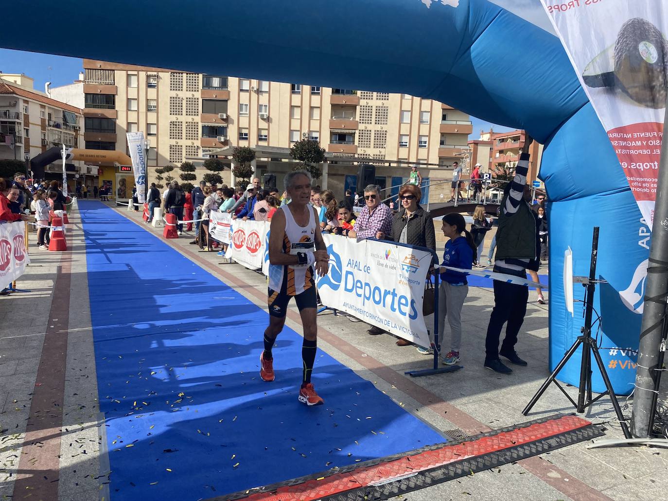 Los corredores Abdelhadi El Moaziz, del Cueva de Nerja-UMA, y Janine Lima, del Atletismo Málaga, se alzaron con la victoria.