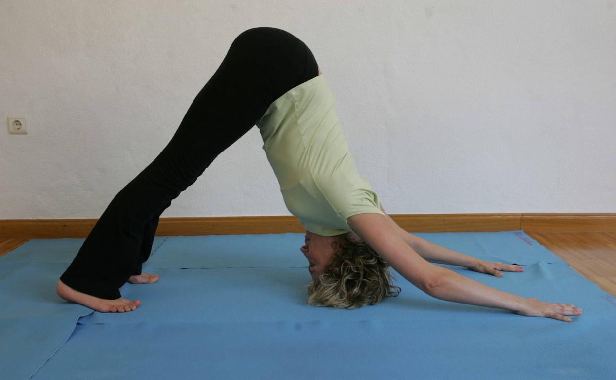 Instructor de yoga figura entre los puestos que se ofertan esta semana en el Imfe. 