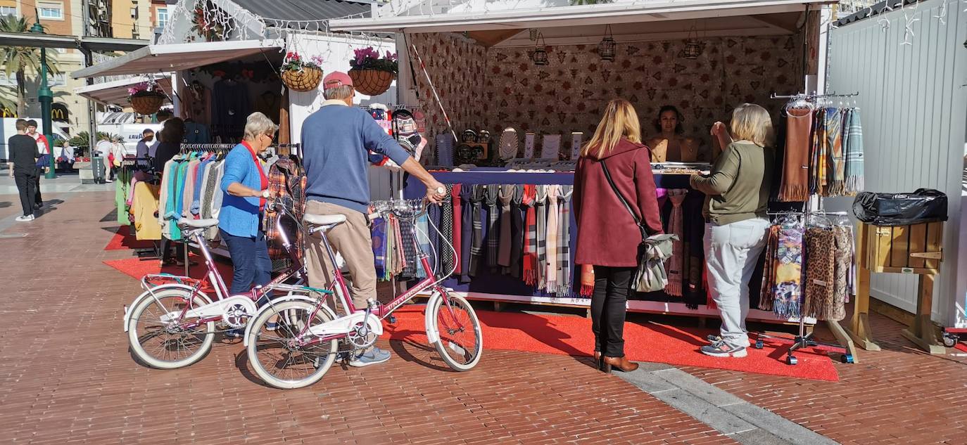 Mercadillo navideño en la plaza de la Marina. 