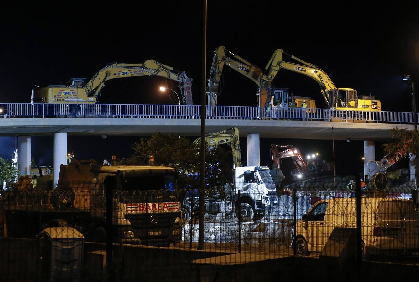 La interrupción del tráfico se ha mantenido toda la noche para demoler el puente que hay a la altura de Arraijanal