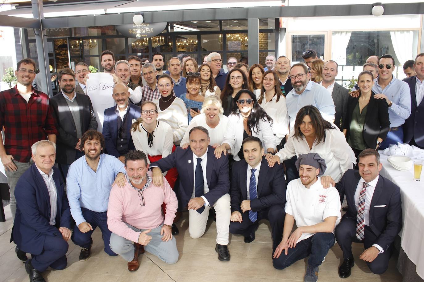 El Restaurante Da Lucca acoge una nueva edición de Sponsor Team. El Grupo Sponsor Team posa en una foto de familia en el restaurante Da Lucca.