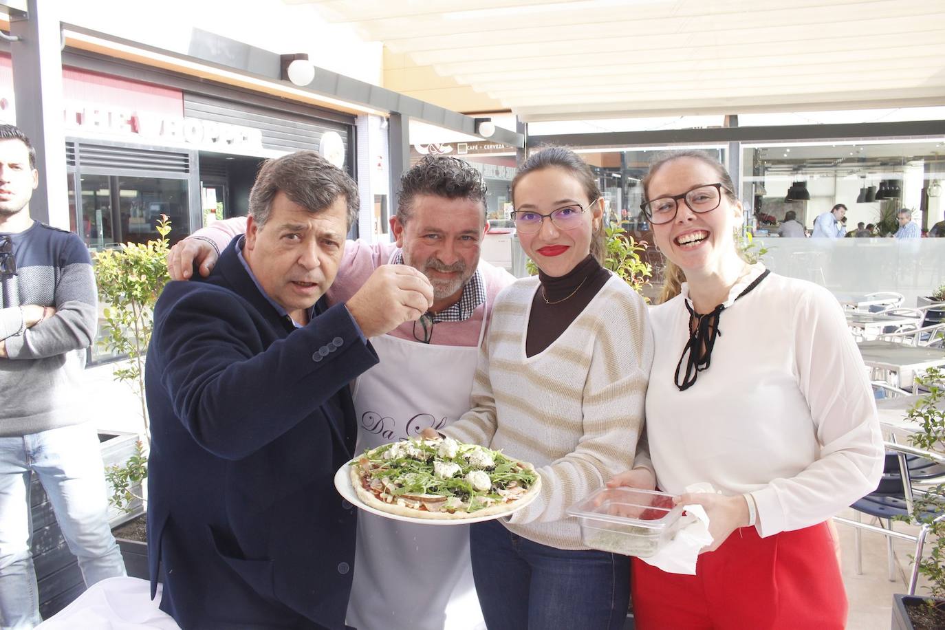 El Restaurante Da Lucca acoge una nueva edición de Sponsor Team. En la foto, Manuel Espíritu Santo, José Luis Barroso, Elena Martín y Sabrina Civila.