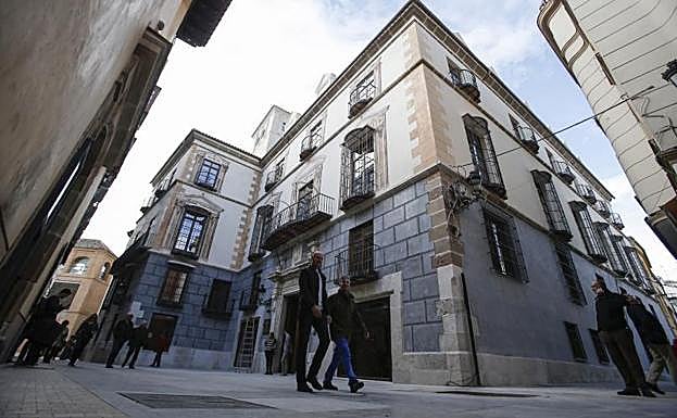Imagen principal - El hotel boutique de lujo Palacio Solecio abre en la calle Granada tras 30 millones de inversión