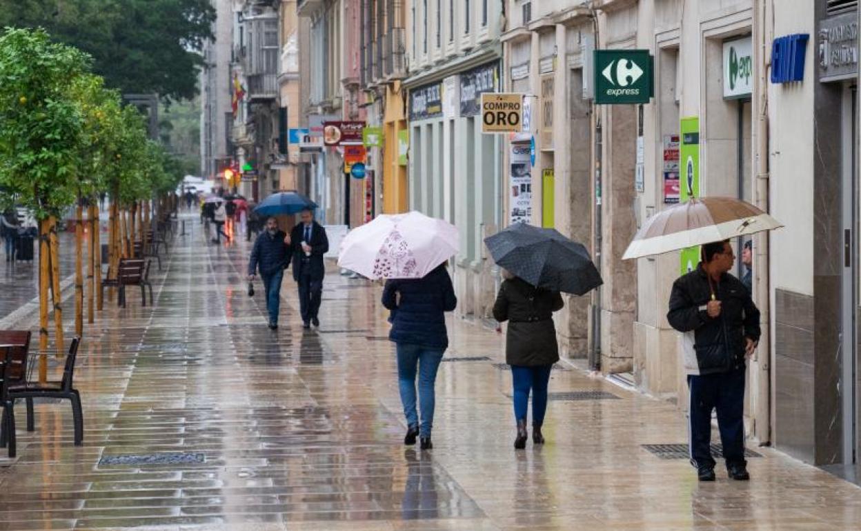 Paraguas en la nueva Alameda Principal peatonalizada. 