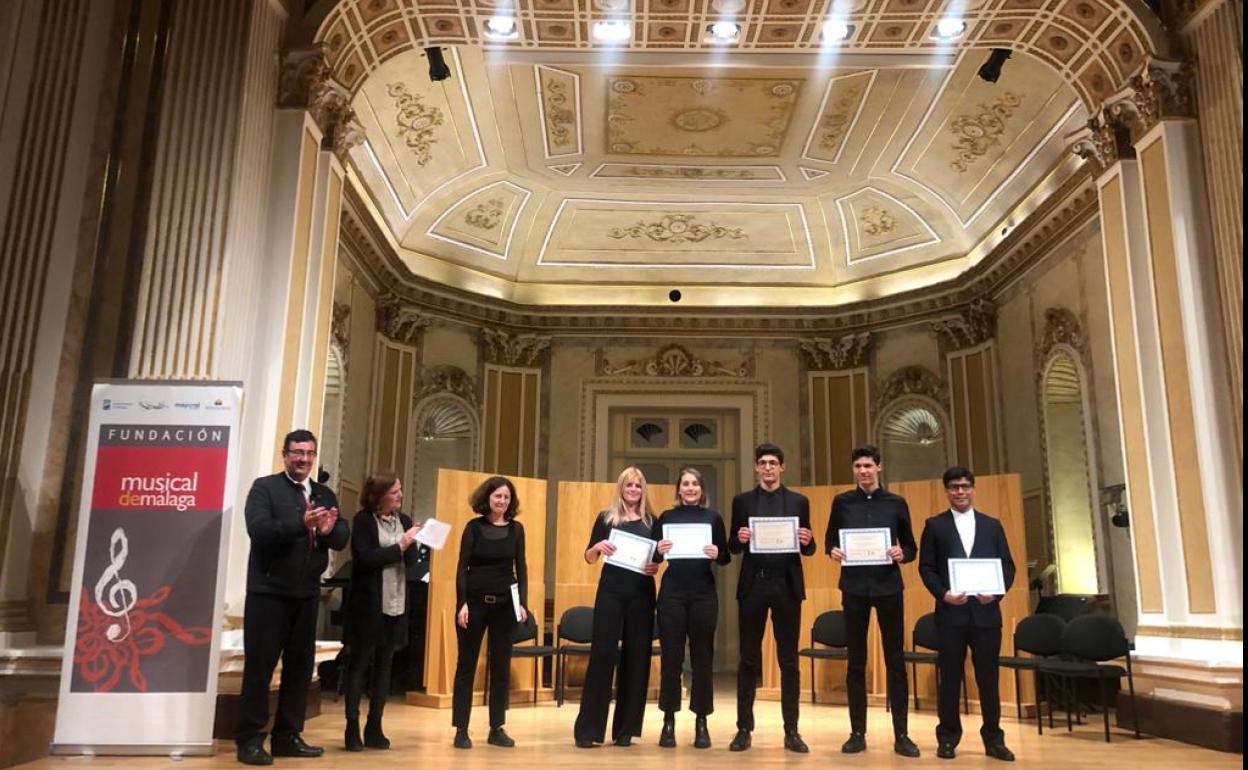 Premiados Fundacion Musical de Malaga posan en una foto de familia. 