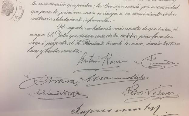 Firma de Antonio Román en un documento oficia de la Diputación.