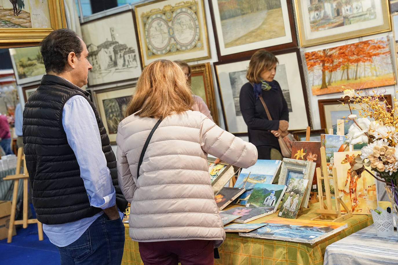 Hasta el lunes se pueden realizar compras, comer o asistir a actuaciones en el Palacio de Ferias de Málaga 