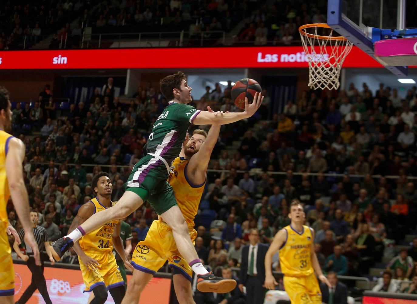 El Unicaja logra ganar al Gran Canaria