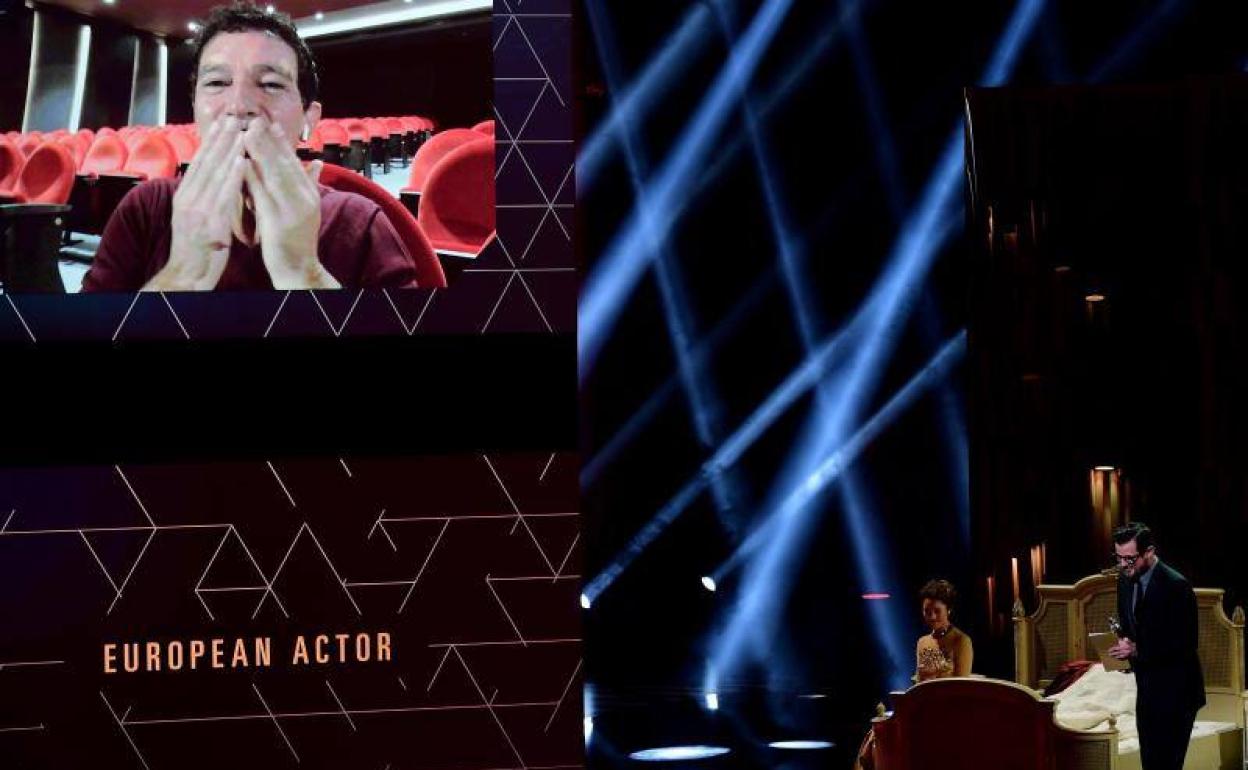 Banderas, en la conexión con Berlín para agradecer el premio. 