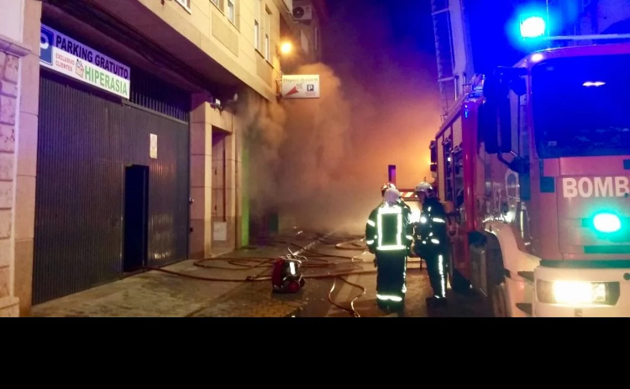 Cinco menores hospitalizados al incendiarse un bazar chino en Albacete