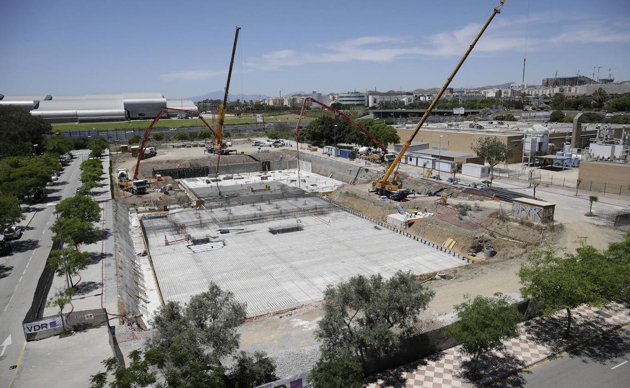 Solar de calle Juan Gris, frente al Palacio de Congresos de la capital malagueña, en obras por la próxima construcción de un complejo de oficinas. 