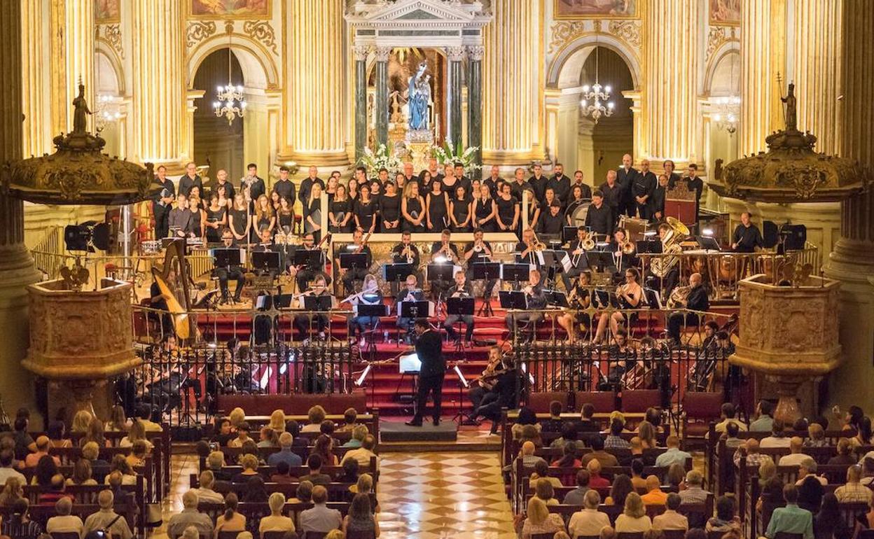 El Orfeón, en un concierto en la Catedral de Málaga. 