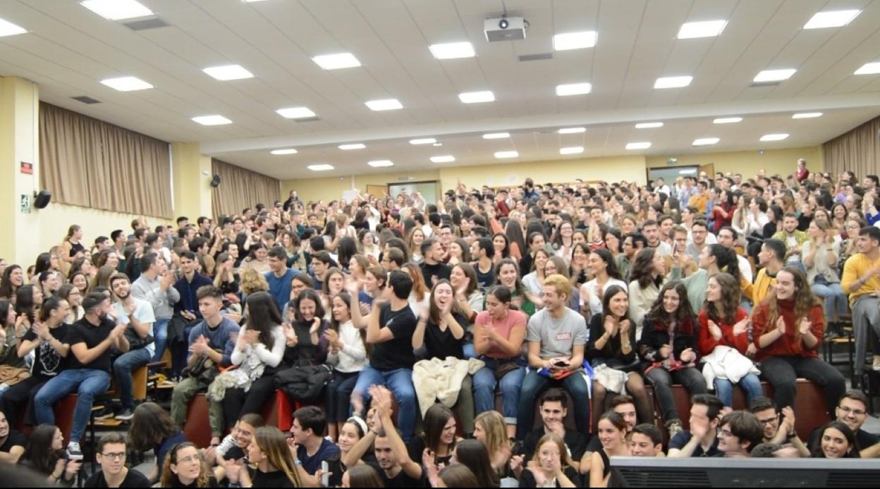 Alumnos de la Facultad de Medicina, el pasado 22 de noviembre, en la celebración del Concurso del Kilo.