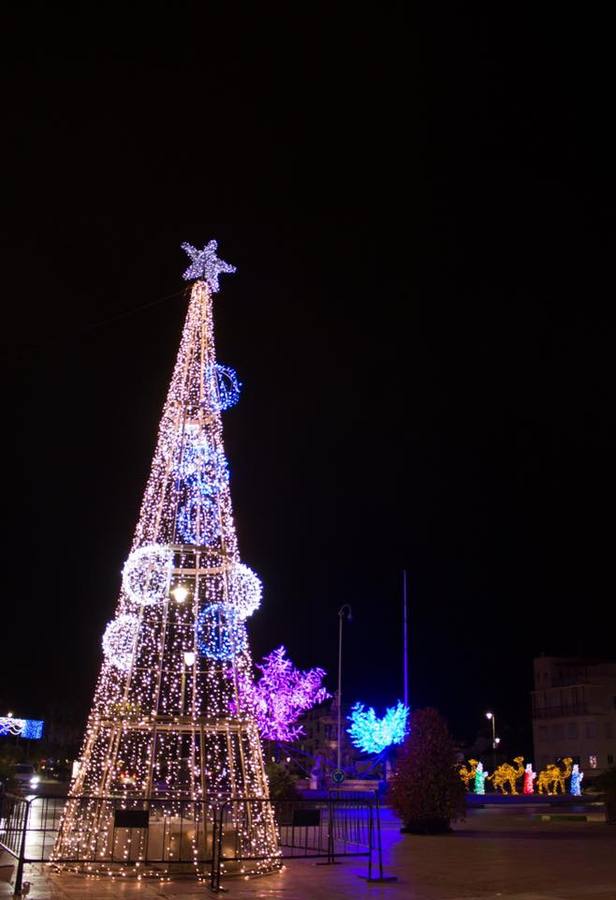 Así luce la iluminación navideña en los principales municipios de Málaga. En la imagen, el alumbrado de Estepona.